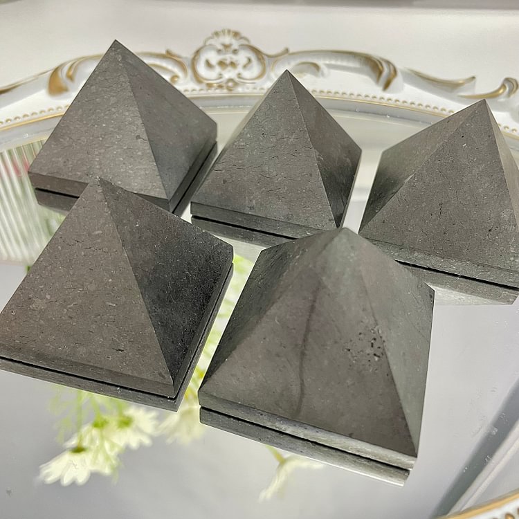 5cm Shungite Pyramid 1pcs