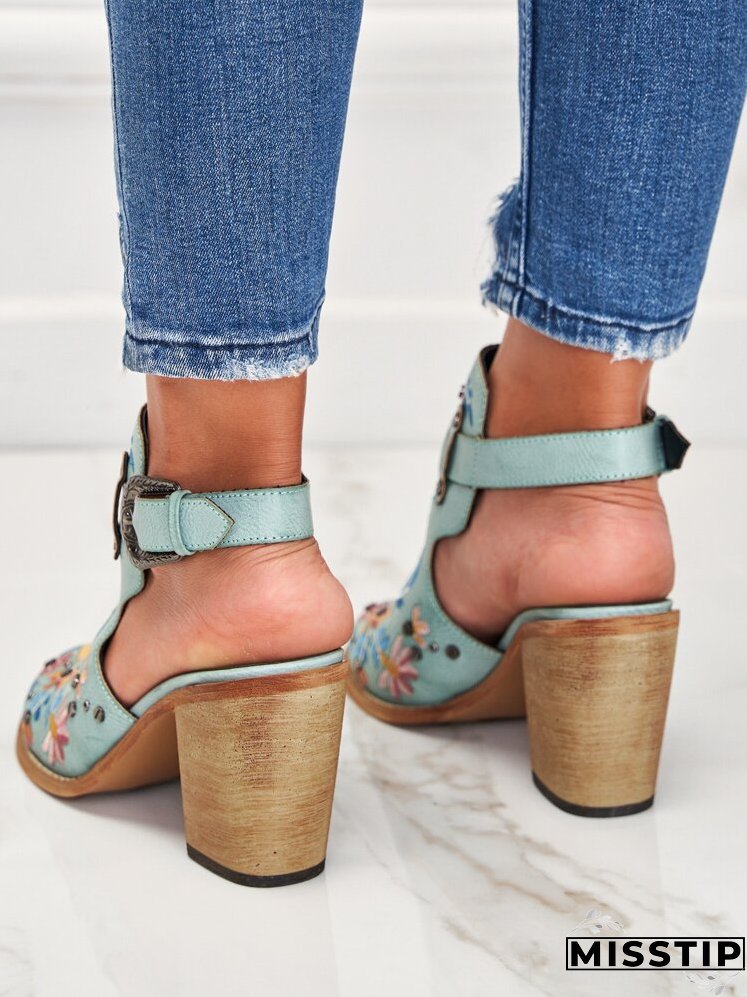 Buckle Detail Chunky Heeled Sandals Boots