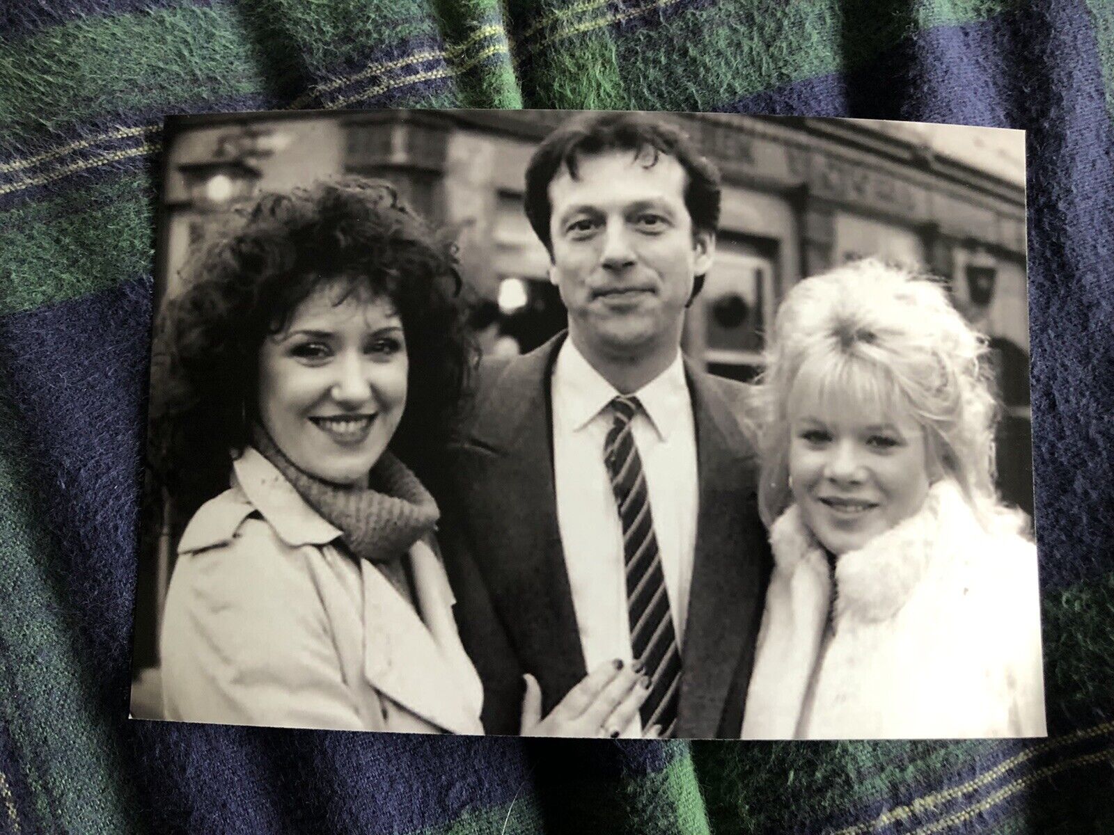 ANITA DONSON/ LESLIE GRANTHAM & LETITIA DEAN (EASTENDERS) UNSIGNED Photo Poster painting- 6x4”