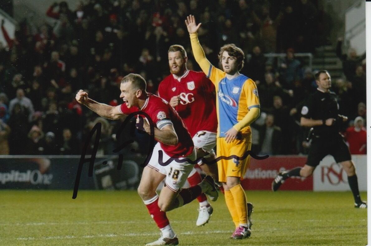 BRISTOL CITY HAND SIGNED AARON WILBRAHAM 6X4 Photo Poster painting.