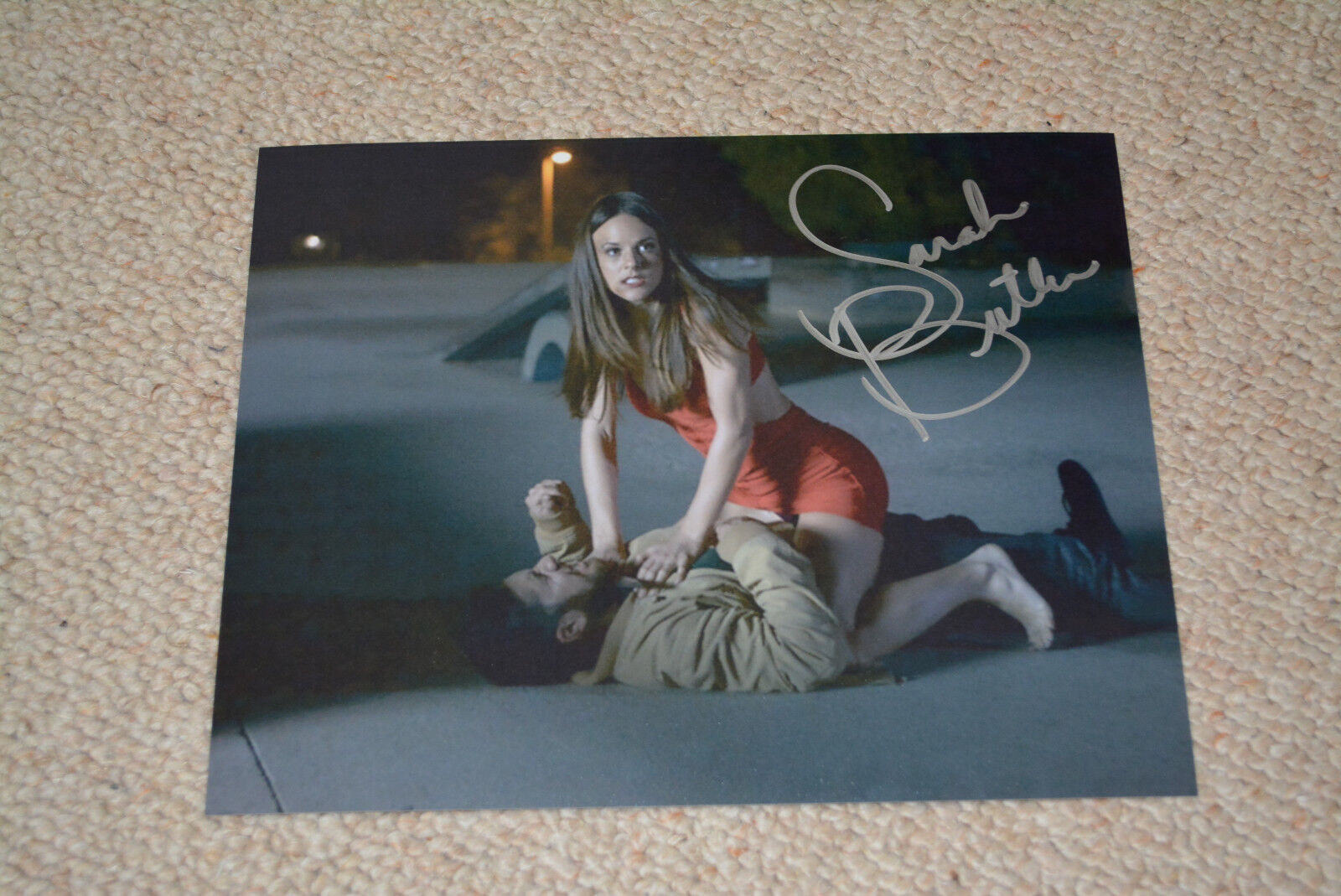 SARAH BUTLER signed autograph In Person 8x10 (20x25 cm) I SPIT ON YOUR GRAVE