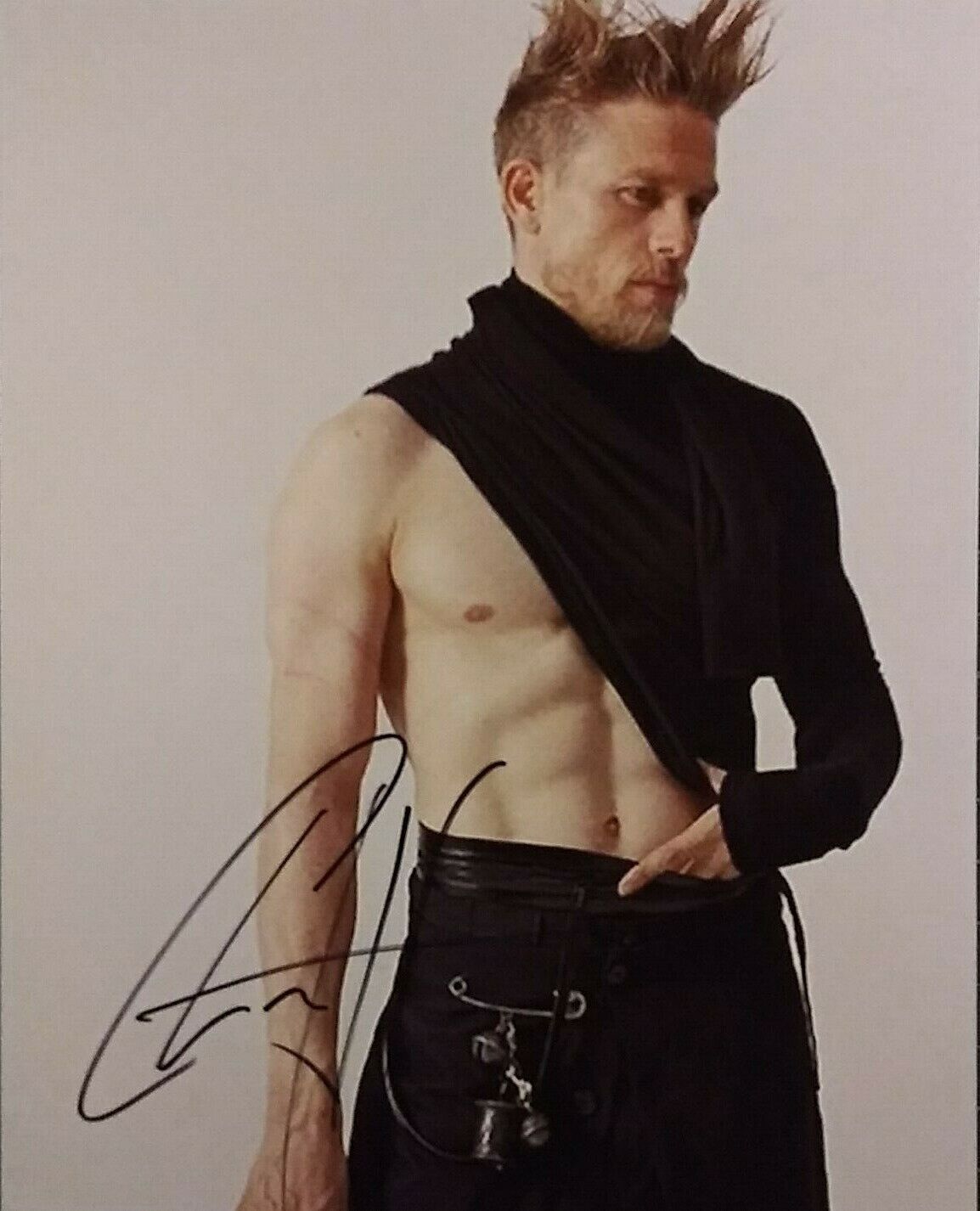 Charlie Hunnam signed 8x10