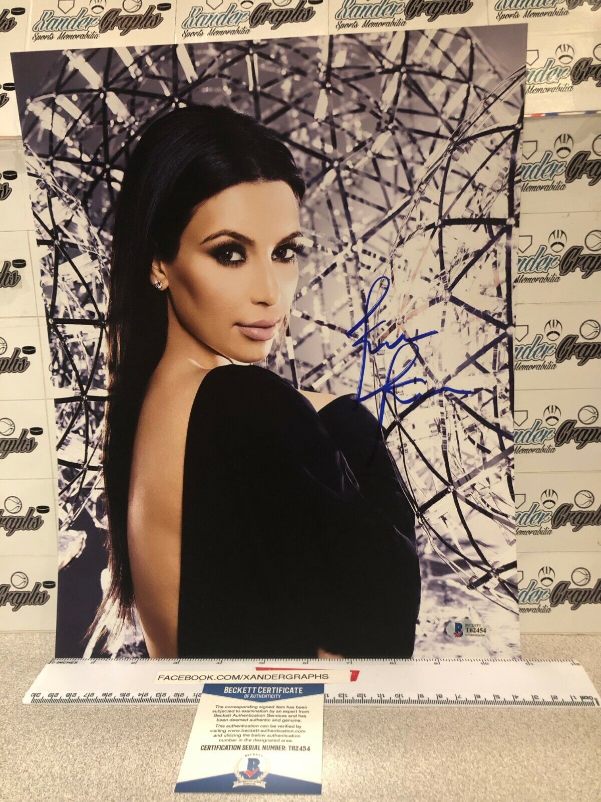 KIM KARDASHIAN KUWTK SIGNED AUTOGRAPHED 11X14 Photo Poster paintingGRAPH-BECKETT BAS COA