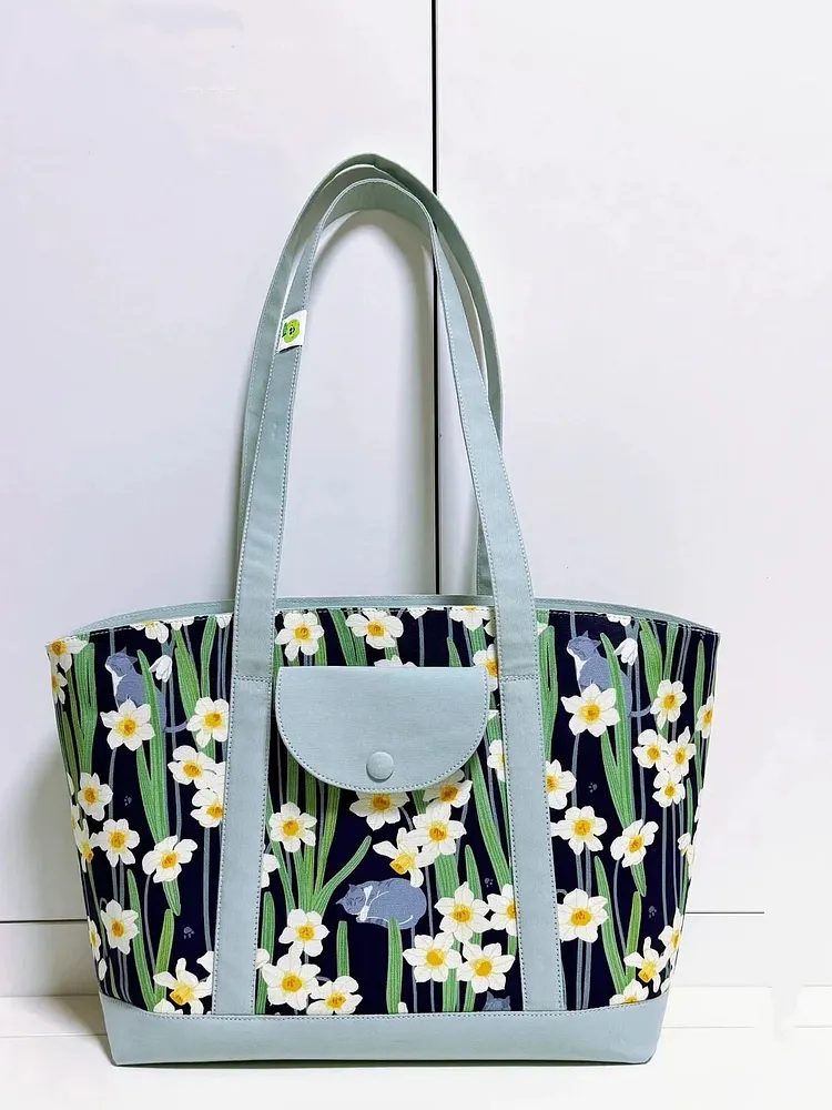 Blue floral and cat pattern tote bag