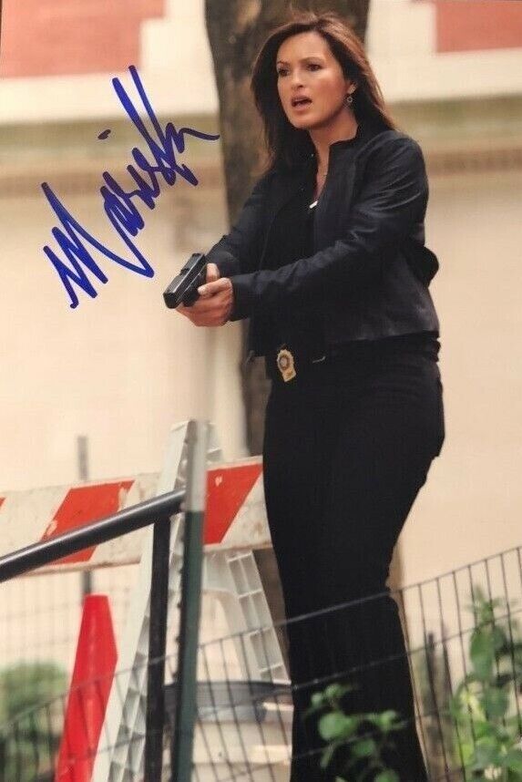 Mariska Hargitay Autographed Signed 8x10 Photo Poster painting ( Law and Order SVU ) REPRINT