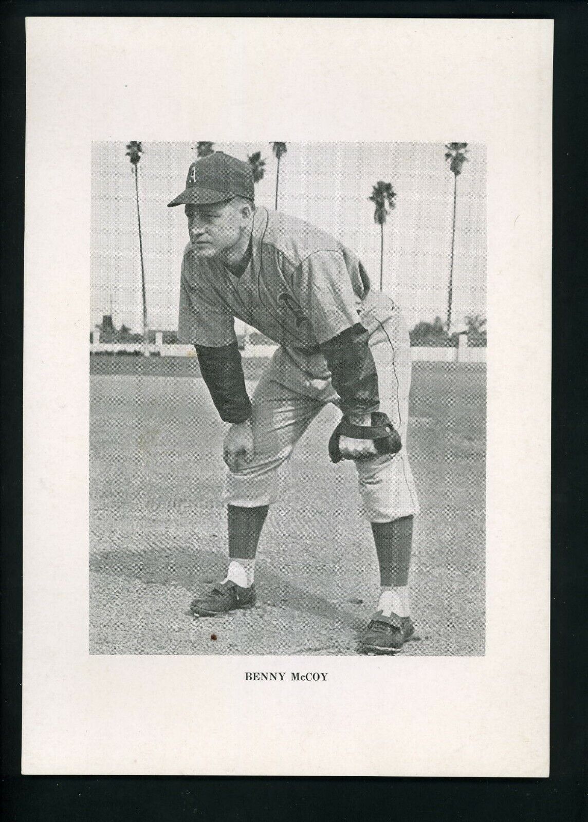 Benny McCoy fielding pose circa 1940 Press Photo Poster painting Philadelphia Athletics