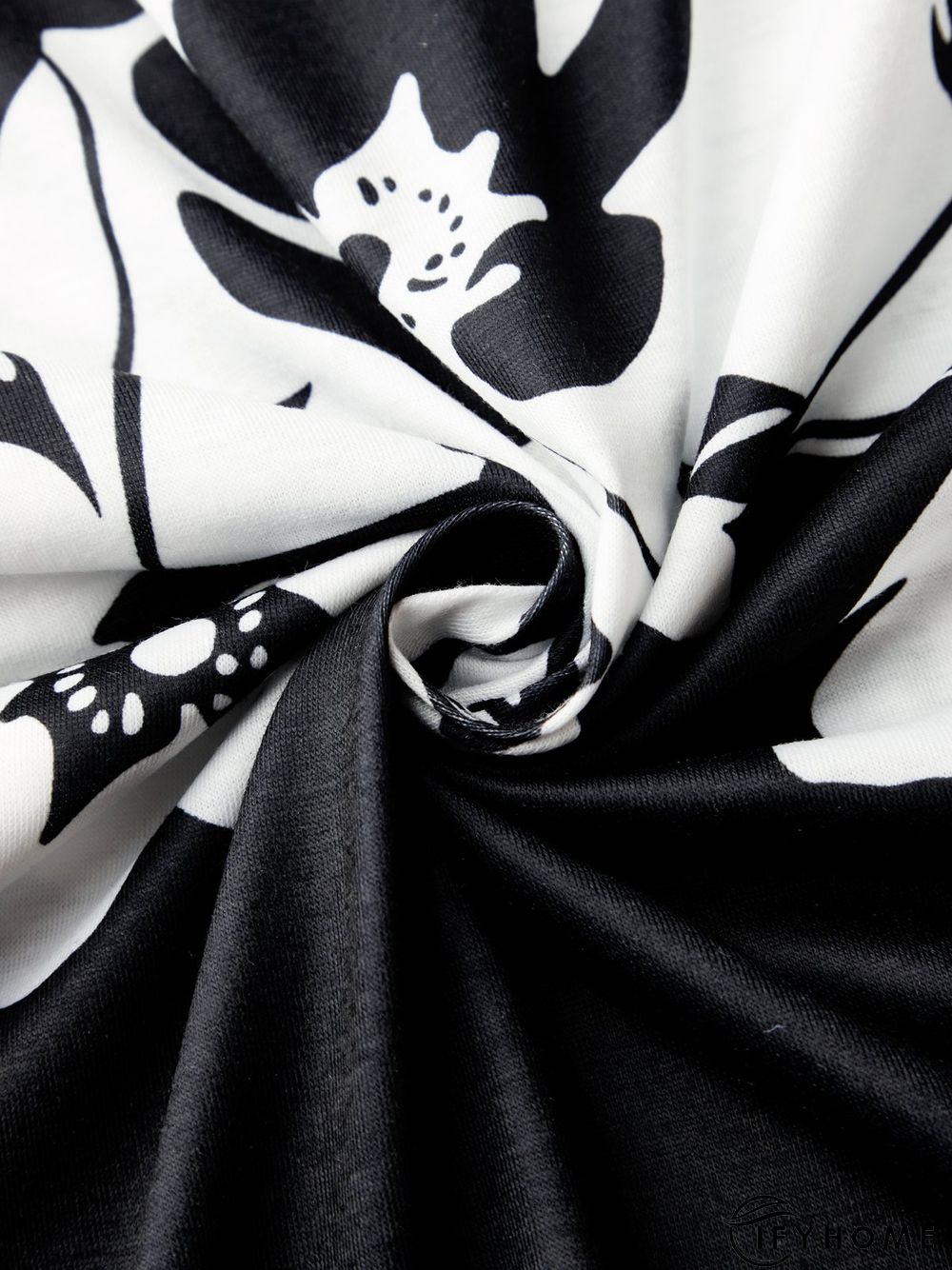 Women's Floral Printed Round Neck White&Black Short Sleeve Casual T-shirts | IFYHOME
