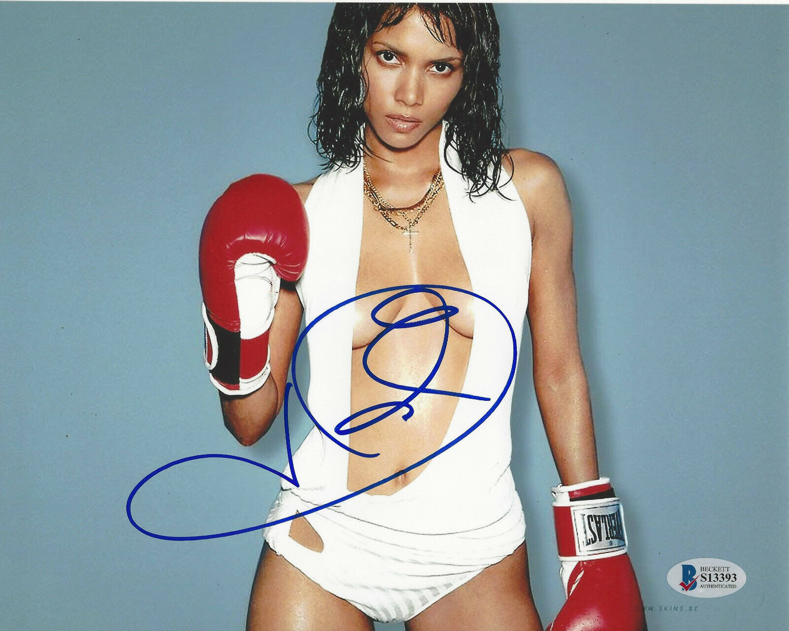 HALLE BERRY SIGNED SEXY 8X10 Photo Poster painting DIE ANOTHER DAY X-MEN 4 PROOF BECKETT COA BAS