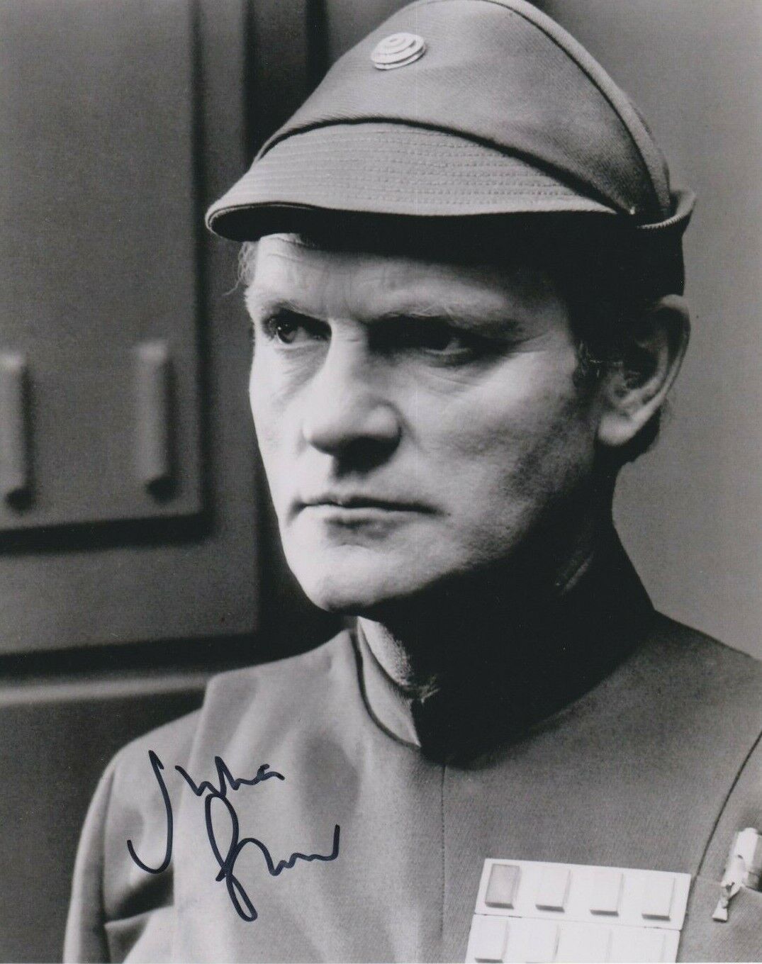 Julian Glover 10 x 8