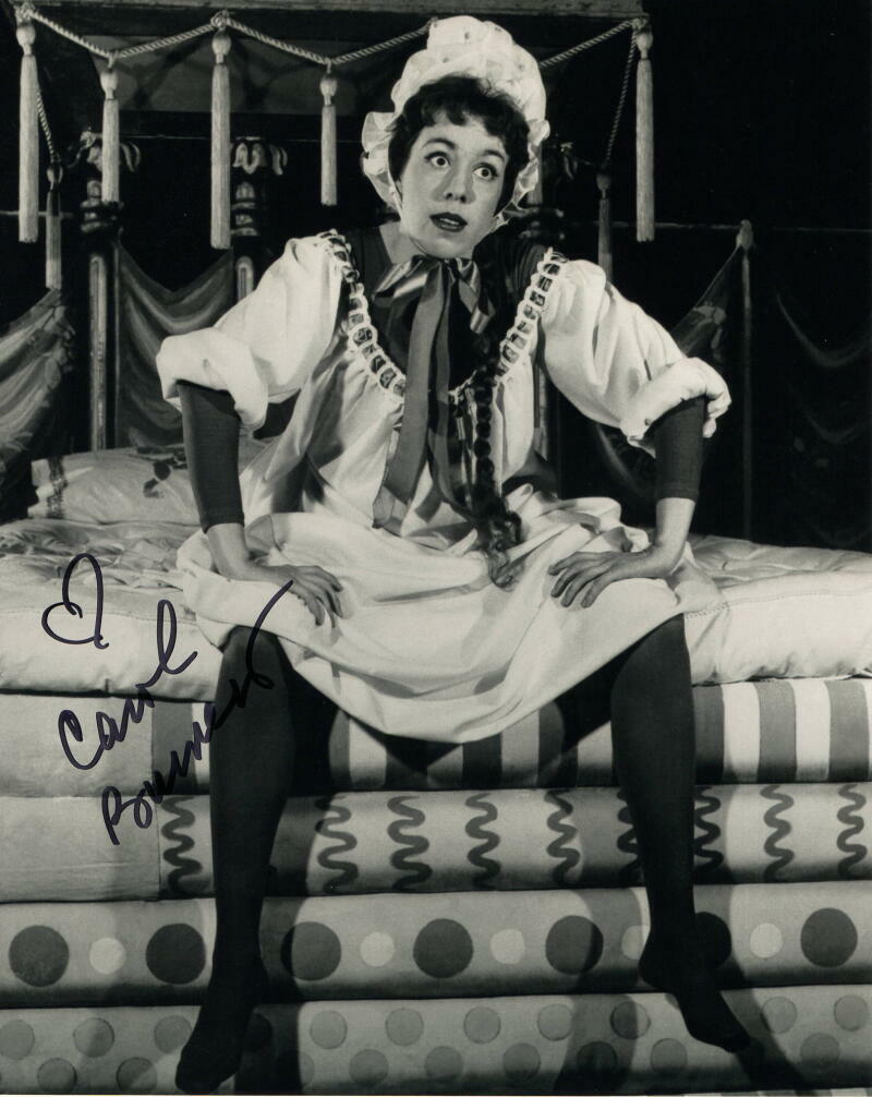 CAROL BURNETT SIGNED AUTOGRAPH 8X10 Photo Poster painting - THE CAROL BURNETT SHOW, COMEDY ICON