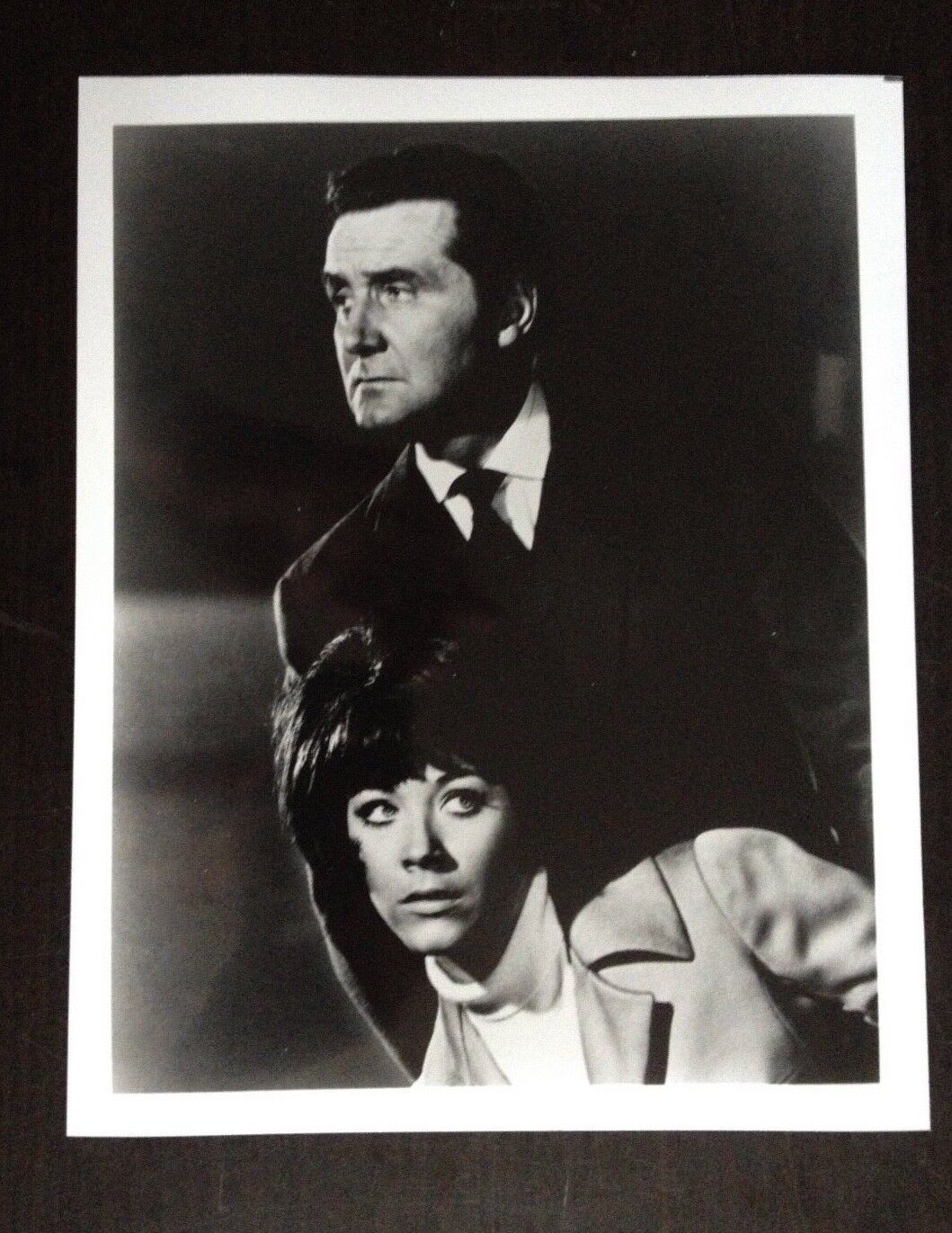 LINDA THORSON / PATRICK MACNEE - THE AVENGERS - EXCELLENT UNSIGNED B/W Photo Poster painting