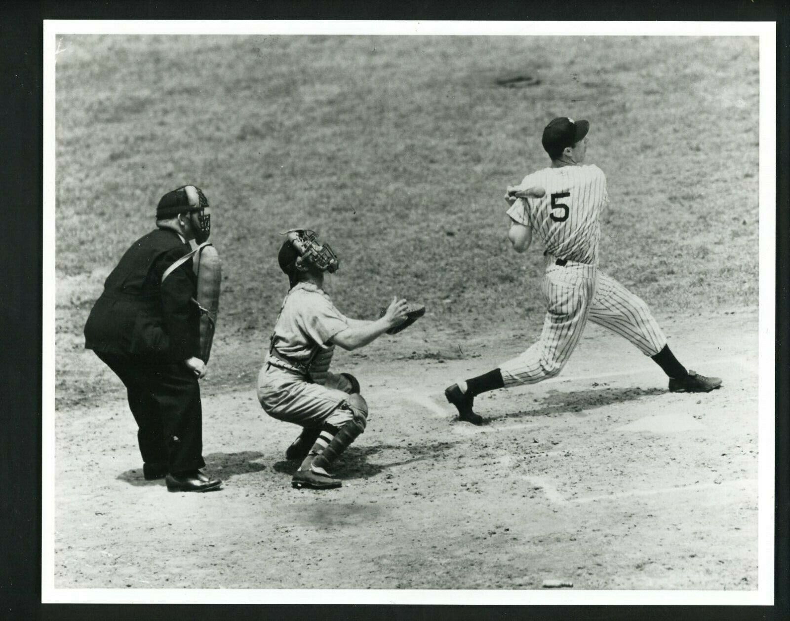 Joe DiMaggio batting action circa 1940's Image Type IV Press Photo Poster painting Yankees