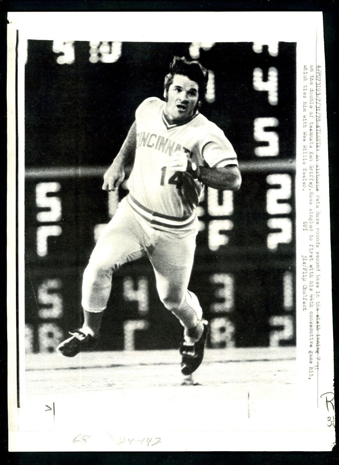 Pete Rose Lot of 128 Press Photo Poster paintings Cincinnati Reds