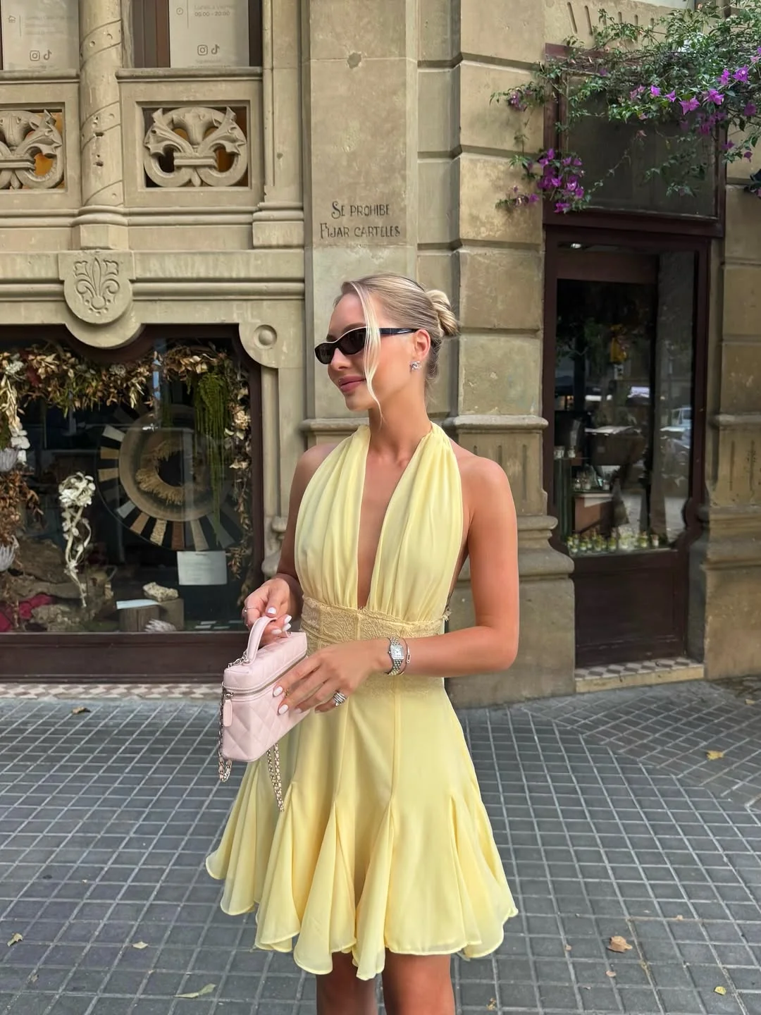 Daffodil Halter Strap V-Neck Sleeveless Mini Homecoming Dress YK0174