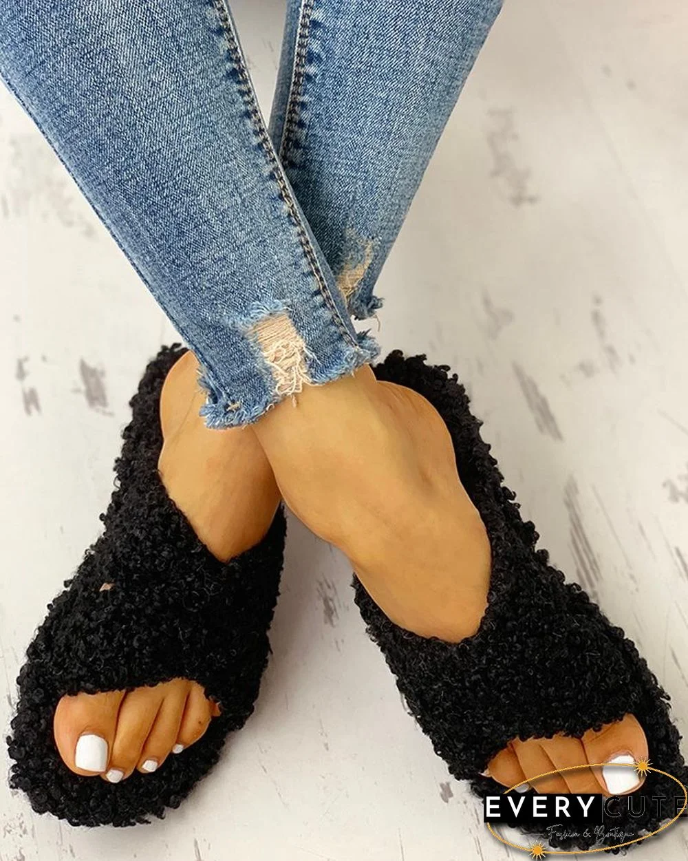 Solid Fluffy Crisscross Design Flat Sandals