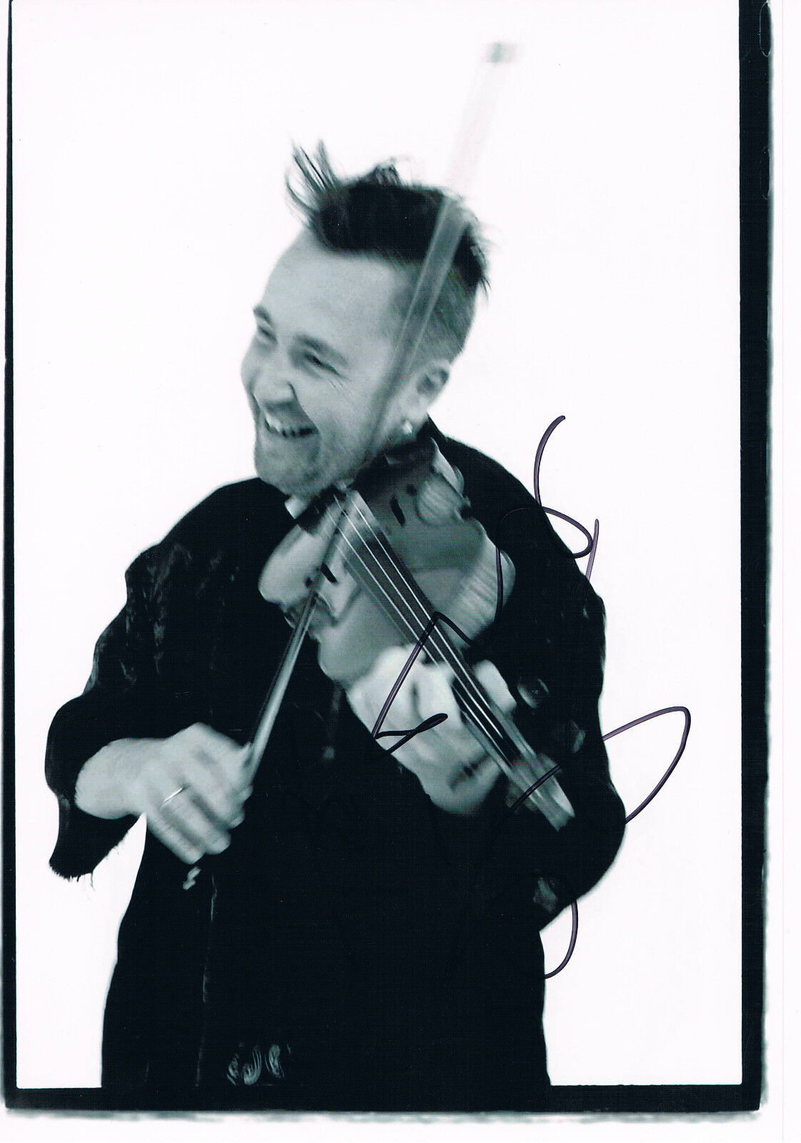 Nigel Kennedy 1956- genuine autograph 8x12