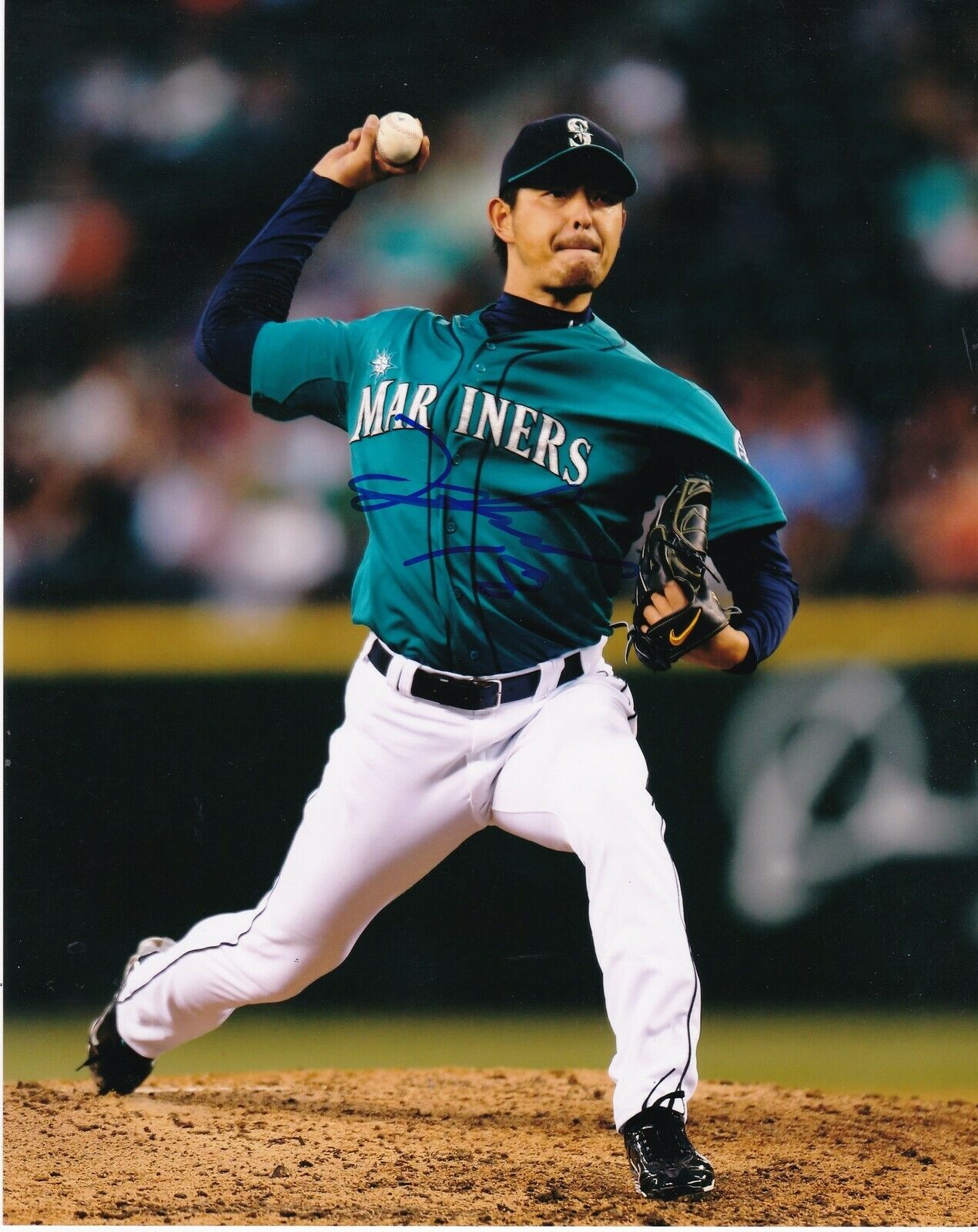 HISASHI IWAKUMA SEATTLE MARINERS ACTION SIGNED 8x10