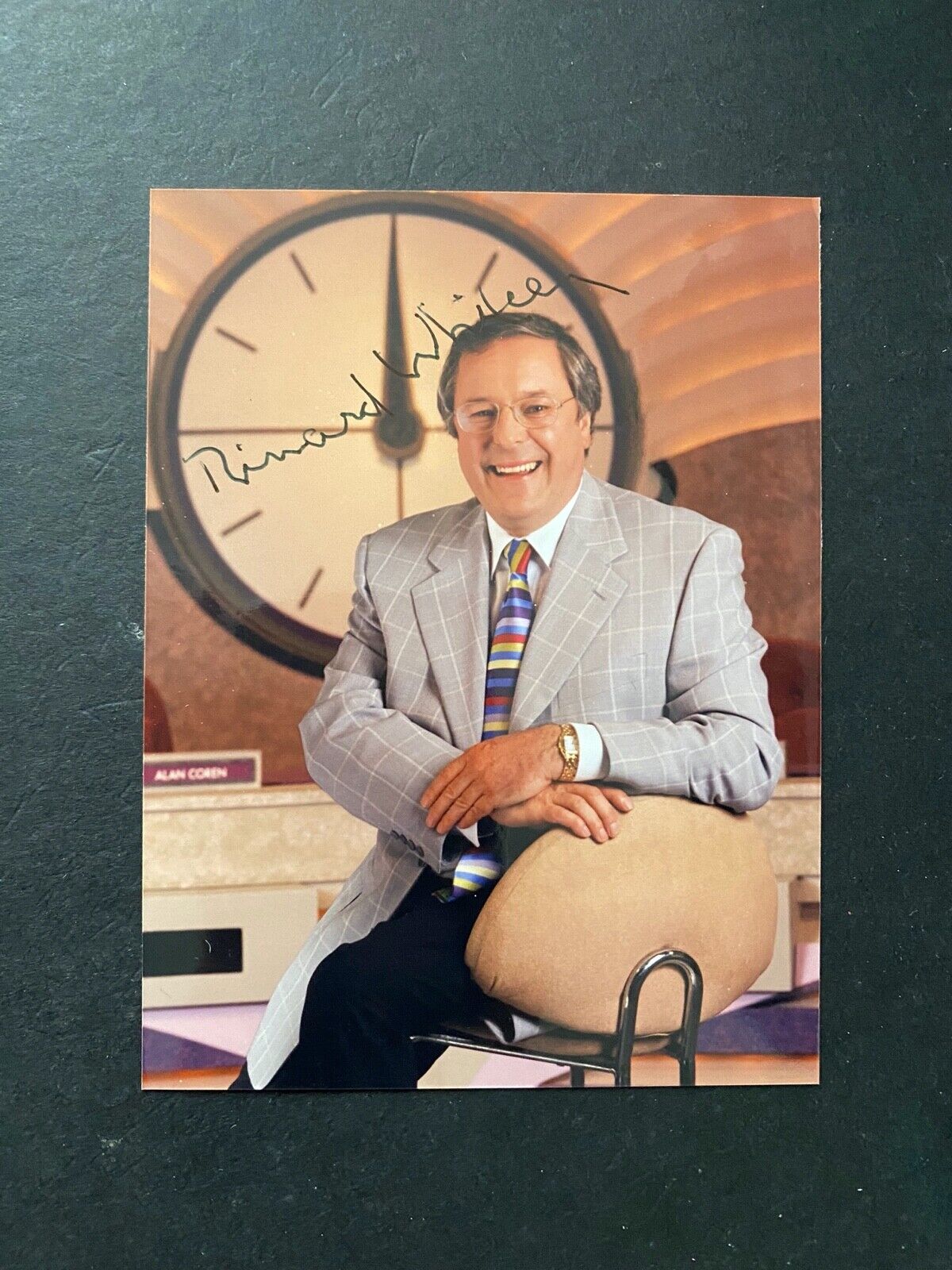 RICHARD WHITELY - LATE GREAT COUNTDOWN PRESENTER - SUPERB SIGNED Photo Poster paintingGRAPH