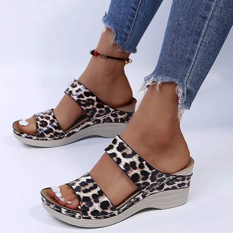 2023 New Leopard Print Leather Wedge Soft Sole Sandals