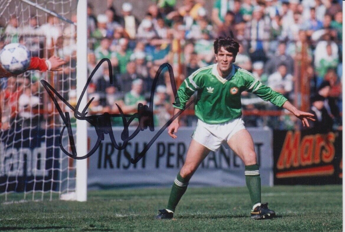 BERNIE SLAVEN HAND SIGNED 6X4 Photo Poster painting REPUBLIC OF IRELAND FOOTBALL AUTOGRAPH