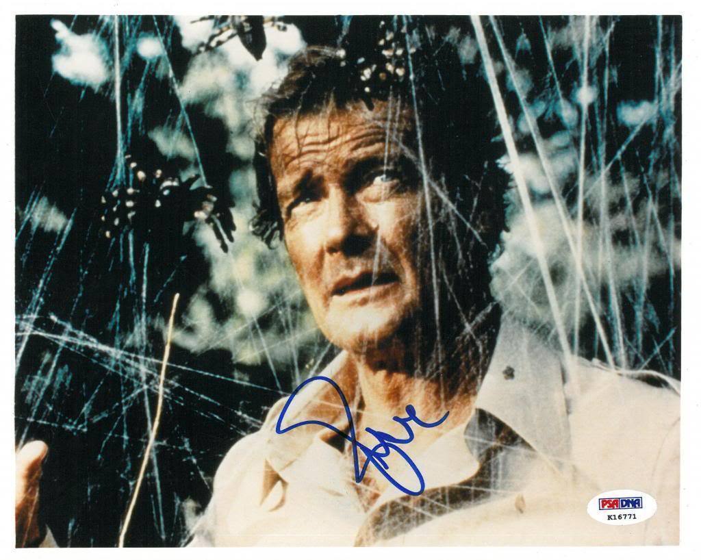 Roger Moore Signed James Bond 007 Autographed 8x10 Photo Poster painting (PSA/DNA) #K16771