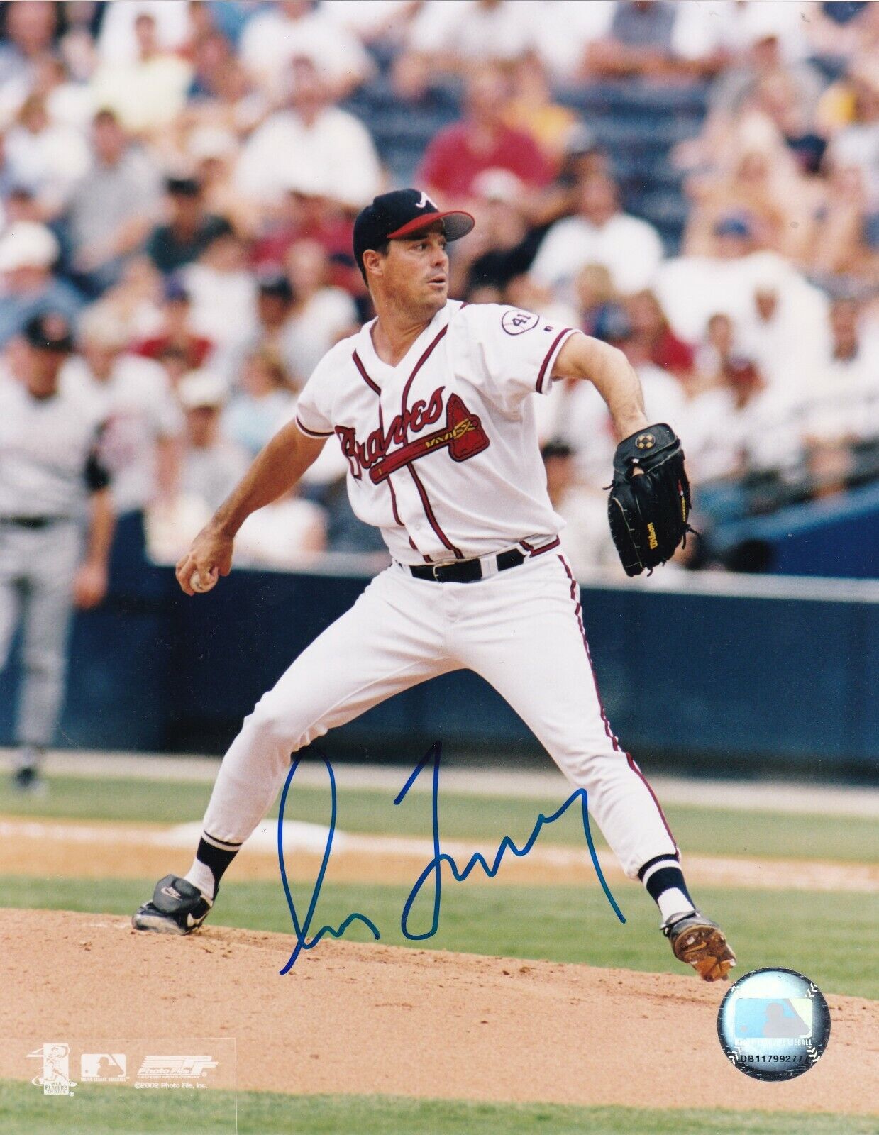 GREG MADDUX ATLANTA BRAVES ACTION SIGNED 8x10