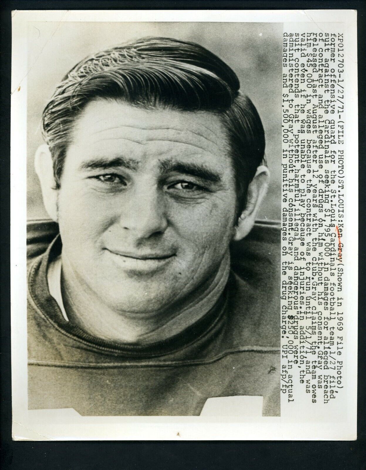 Ken Gray sues NFL for administering illegal drugs 1971 Press Photo Poster painting Cardinals