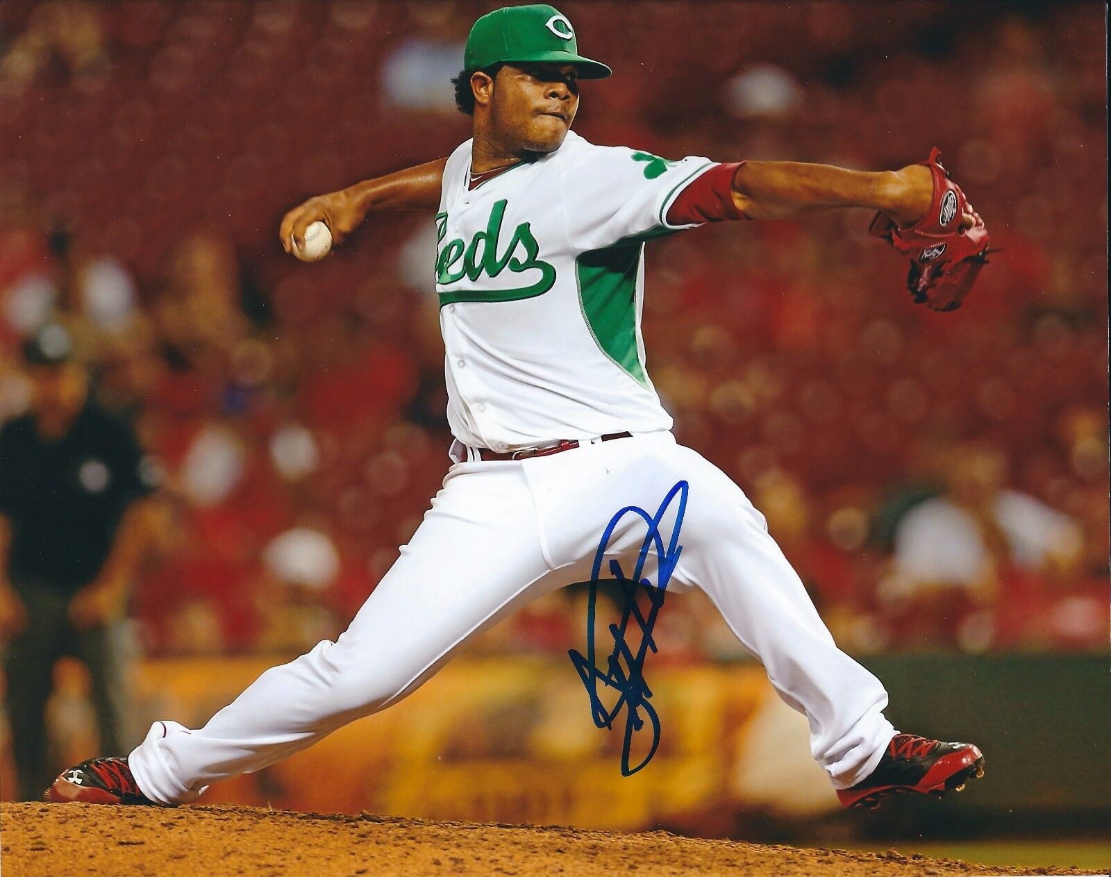 Autographed DANIEL CORCINO Cincinnati Reds 8x10 Photo Poster painting- COA