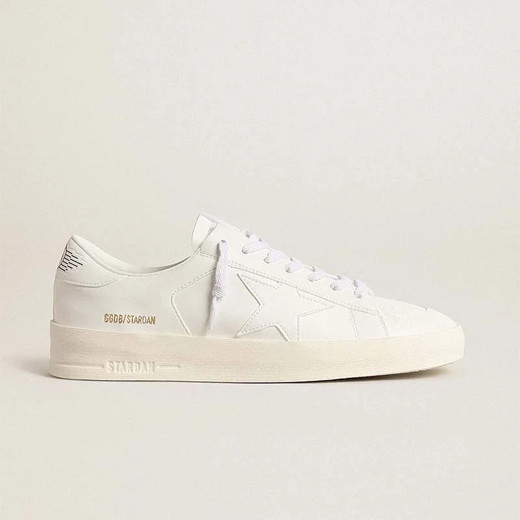 Golden Goose Stardan Hombre de base biológica con estrella blanca y refuerzo en el talón