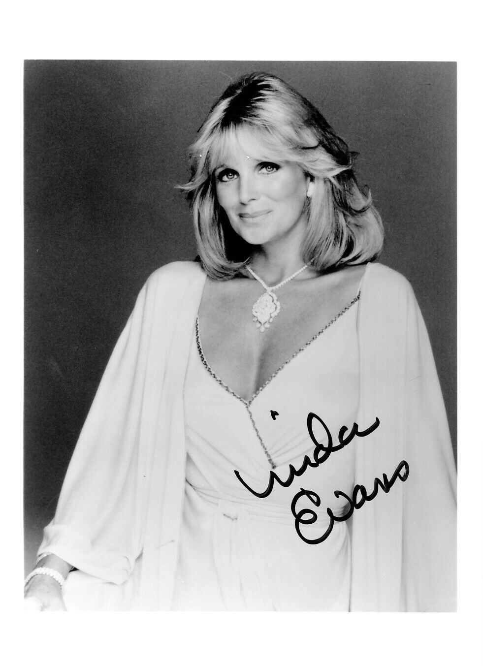 LINDA EVANS hand-signed BEAUTIFUL DYNASTY-ERA CLOSEUP PORTRAIT authentic w/ COA