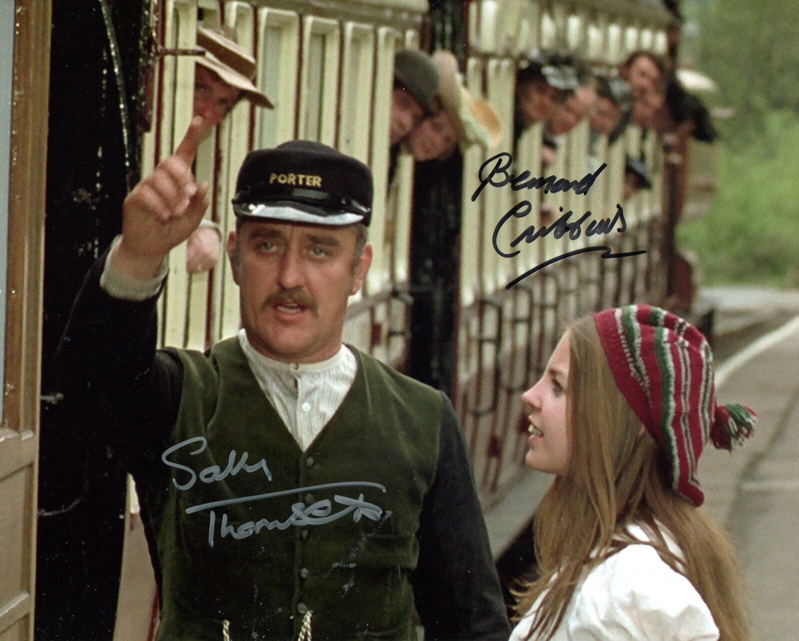 THE RAILWAY CHILDREN Photo Poster painting signed by actors Bernard Cribbins & Sally Thomsett