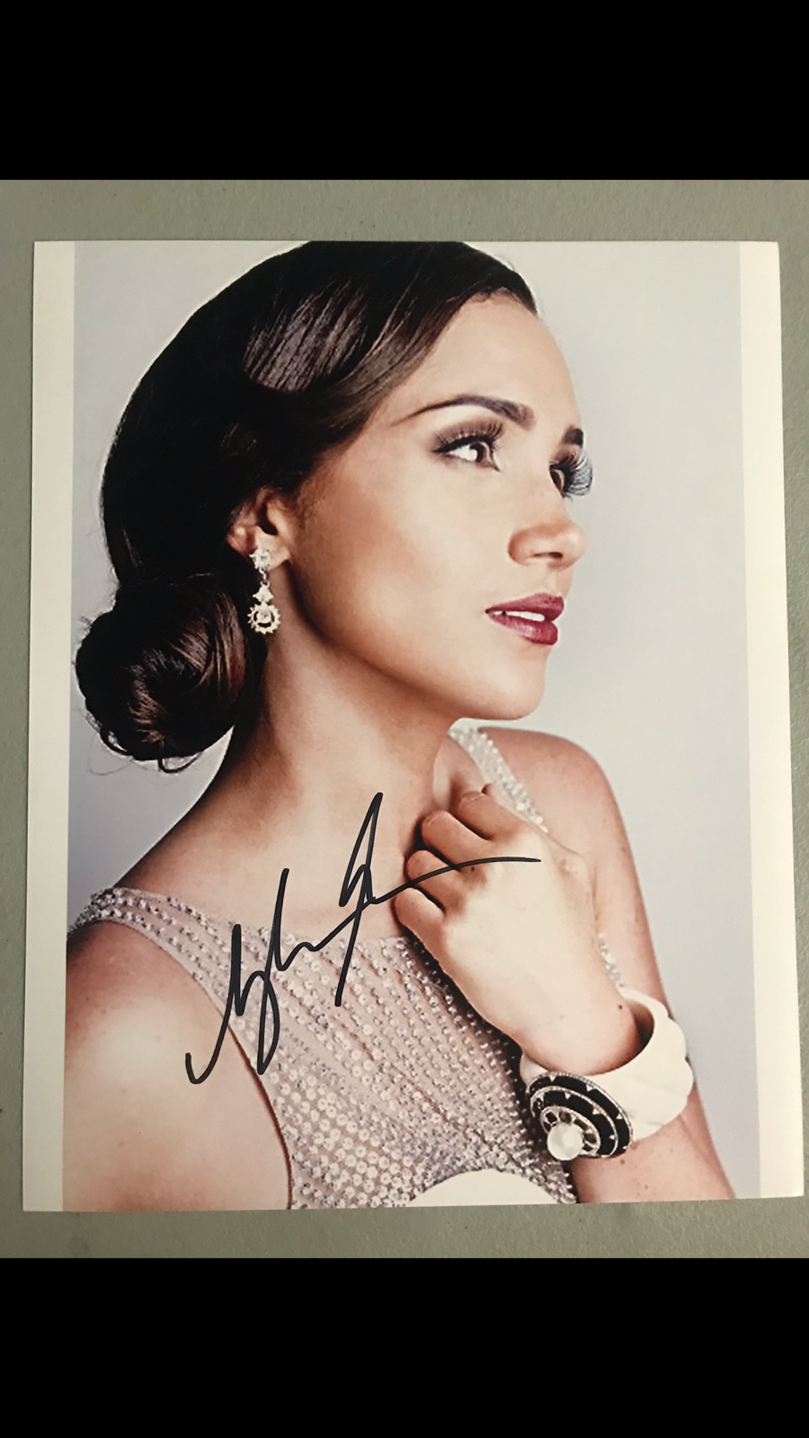 MEGHAN MARKLE DUCHESS OF SUSSEX AUTOGRAPHED Photo Poster painting SIGNED 8X10 #3 ROYALTY