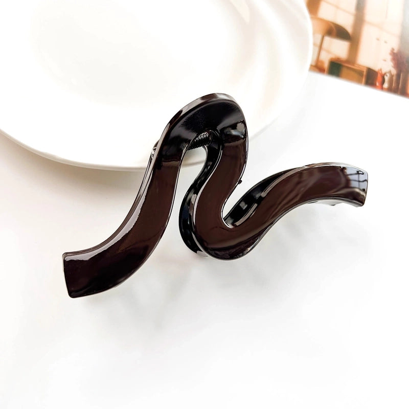 Women’s IG Style Minimalist Moon Waves Solid Color Plastic Hollow Out Hair Claws