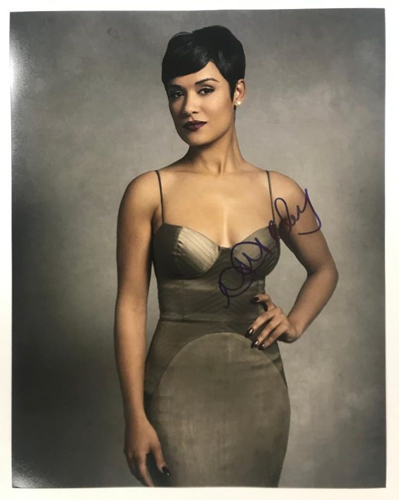 Grace Byers Signed Autographed Empire