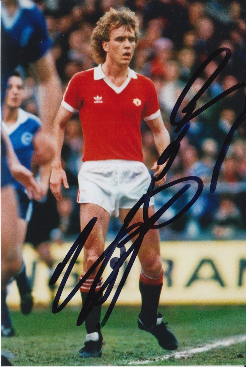 MANCHESTER UNITED HAND SIGNED SCOTT MCGARVEY 6X4 Photo Poster painting 2.