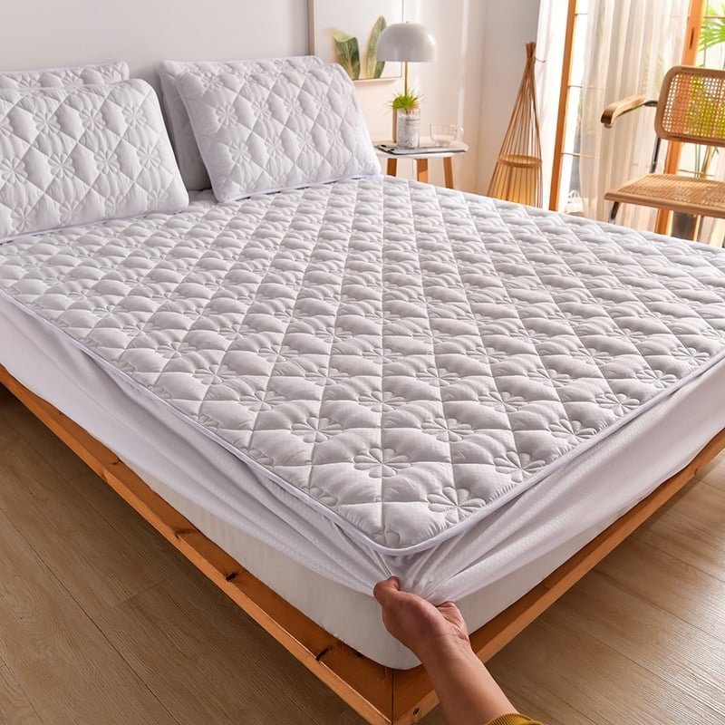 2023 Latest Breathable Silky Mattress Cover