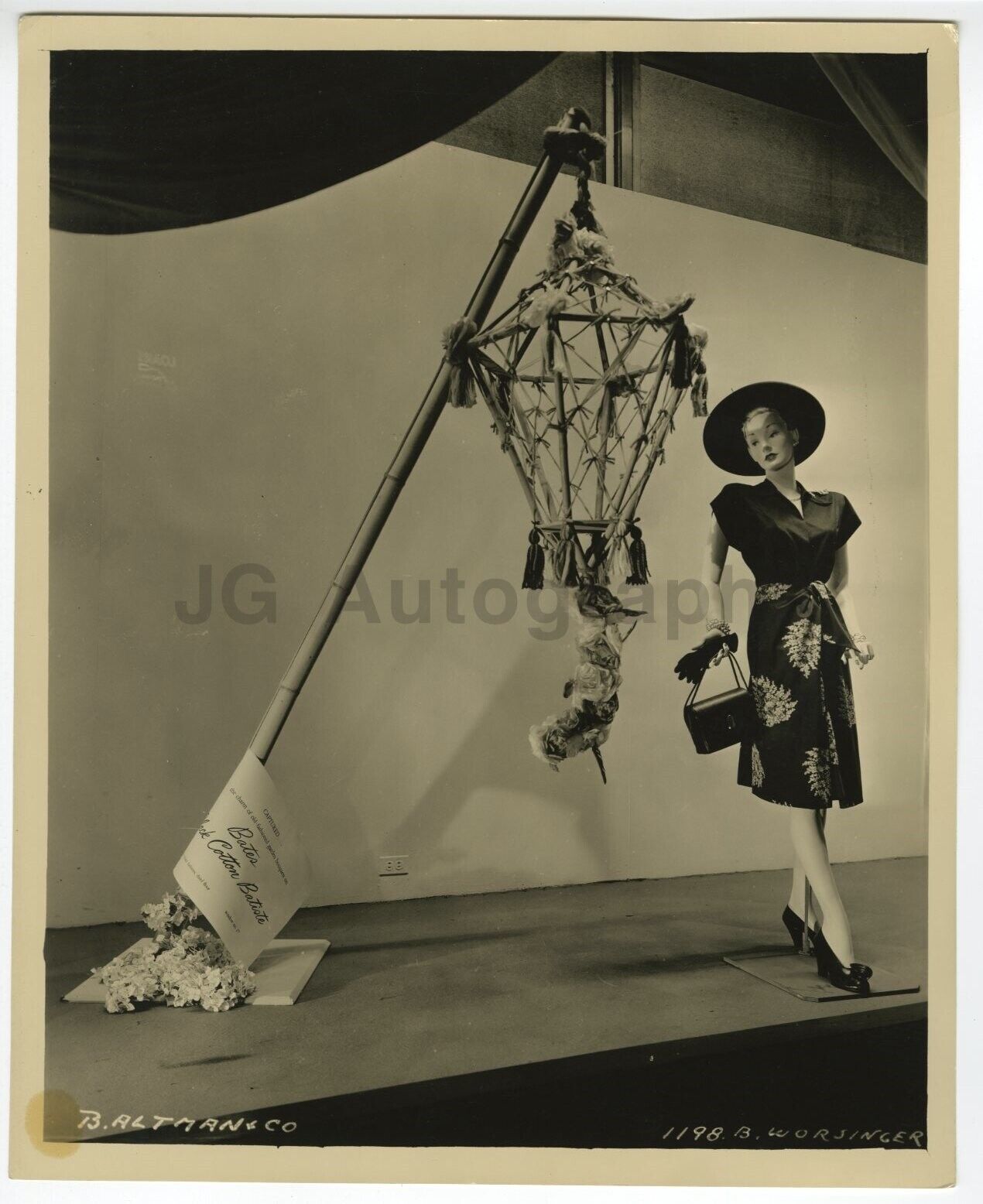 B. Altman & Co. NYC Fashion Mannequin Window Display Vintage 8x10 Photo Poster painting (1940s)