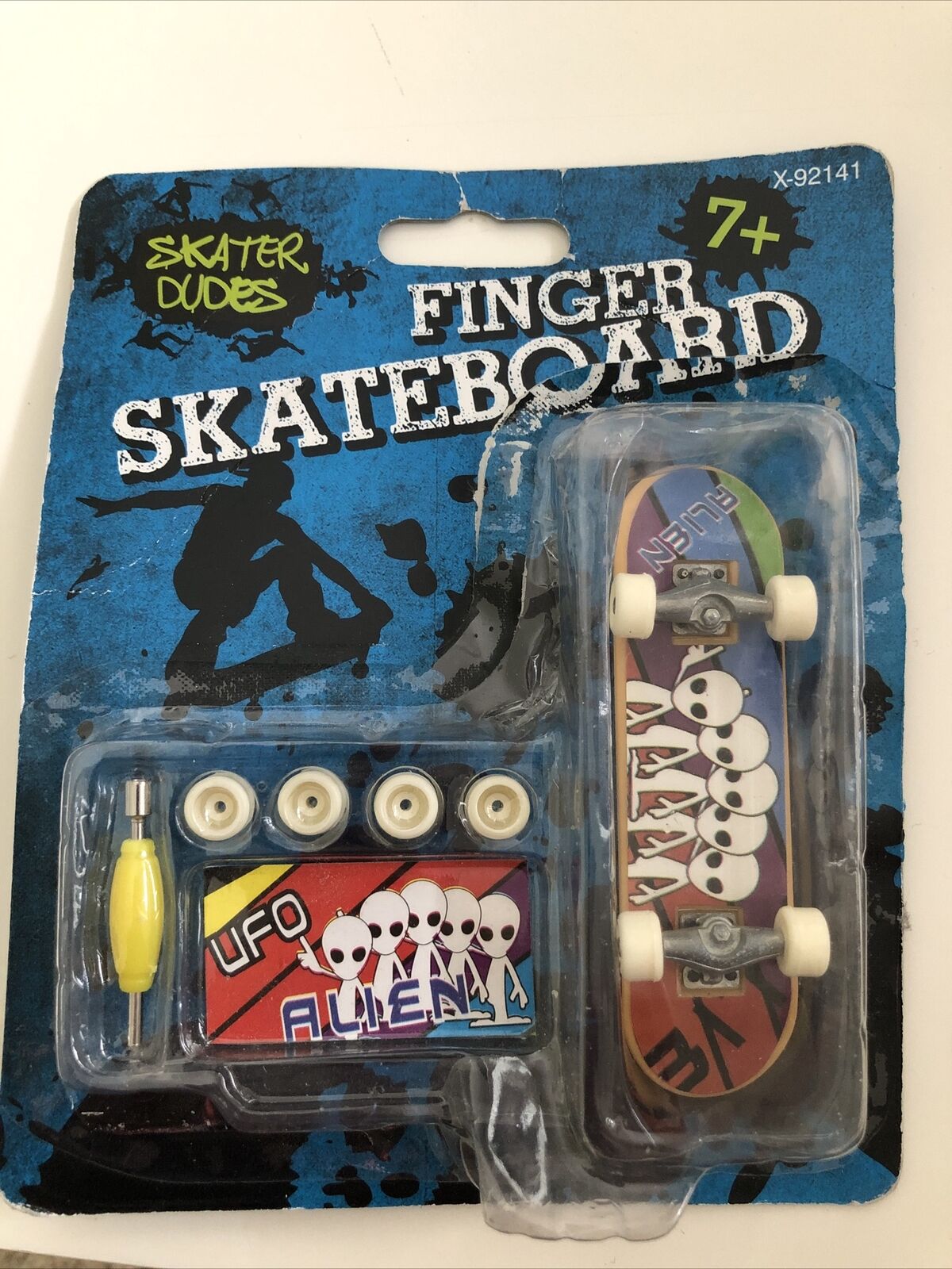 Finger Skateboard Skater dudes UFO ALIEN