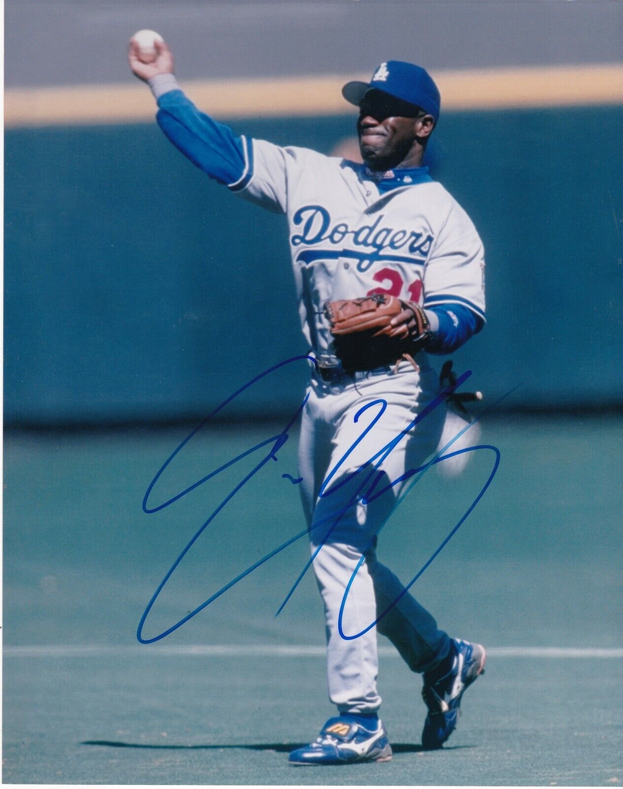 ERIC YOUNG SR LOS ANGELES DODGERS ACTION SIGNED 8x10