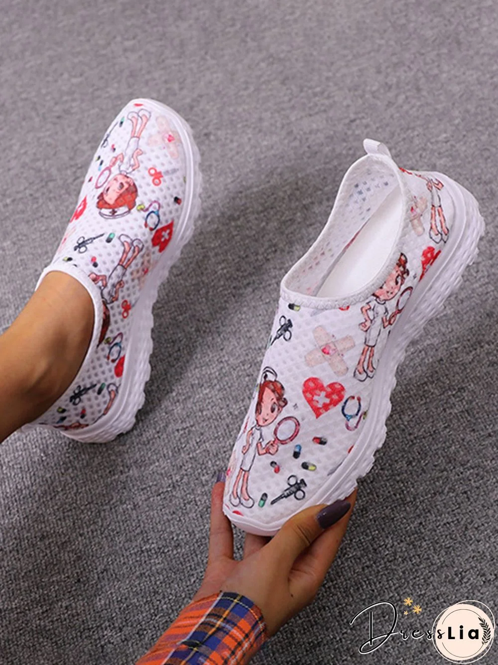 Nurse Fighting Epidemic Print Breathable Tulle Mesh Lightweight Sneakers