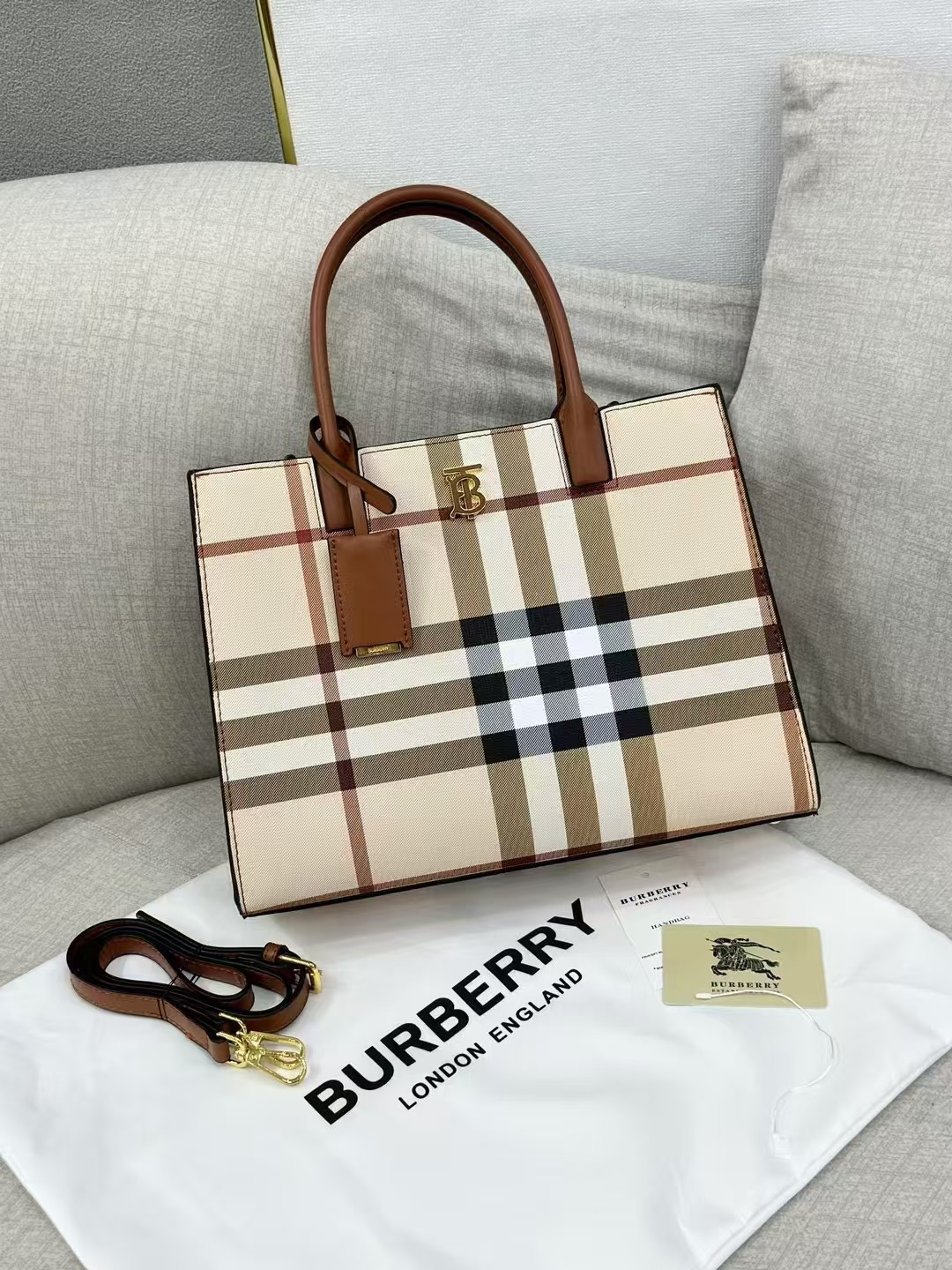 【Most popular style in 2024】 Burberry classic shoulder handbag