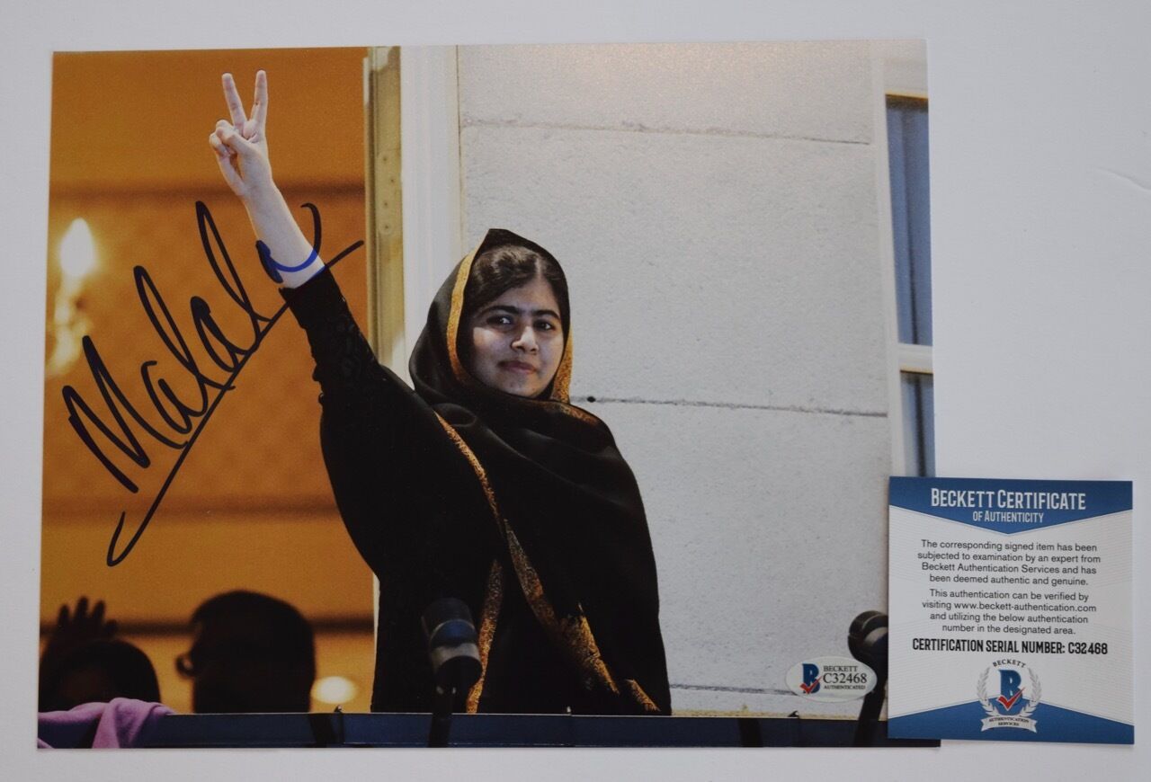 Malala Yousafzai Signed Autographed 8x10 Photo Poster painting Nobel Peace Prize Beckett BAS COA