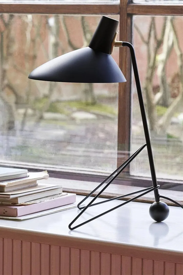 Tripod HM9 Angle Table Lamp