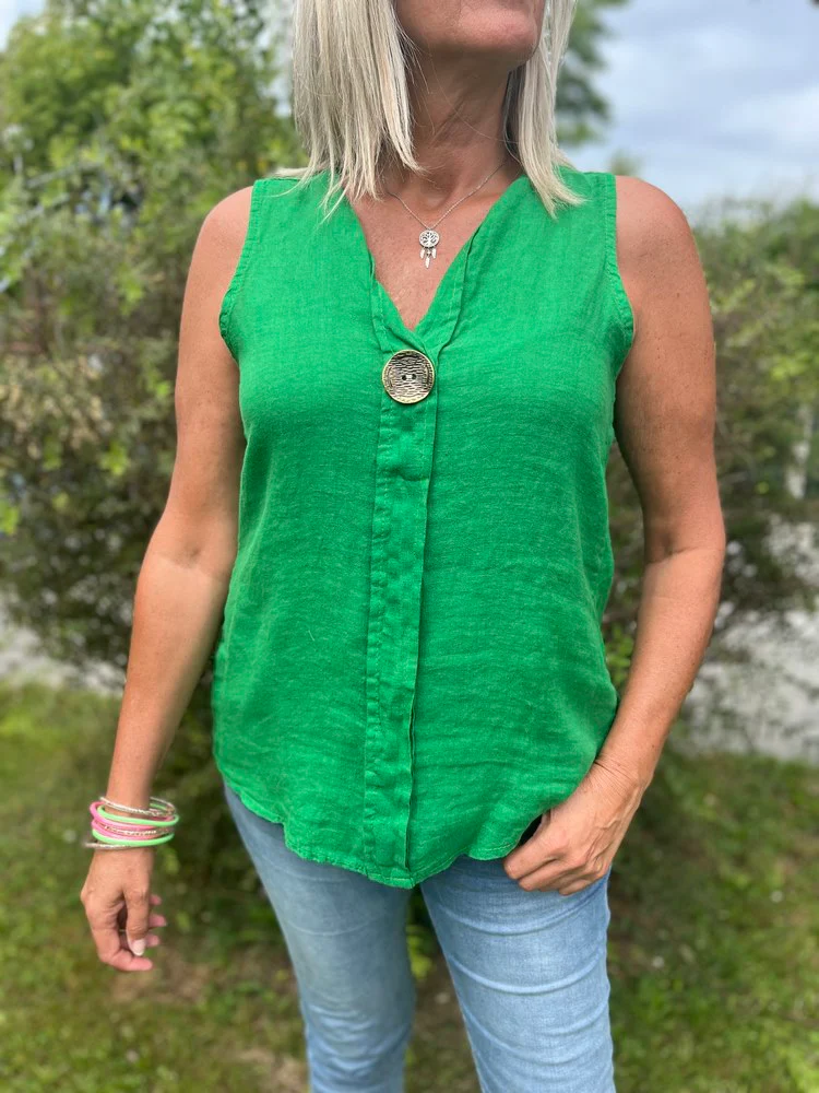 V-neck sleeveless solid color T-shirt