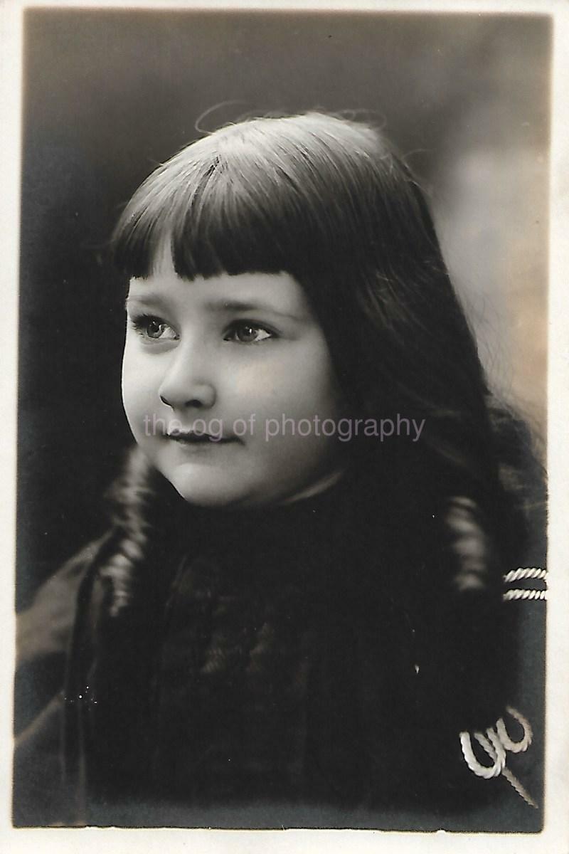 YOUNG GIRL Vintage FOUND Photo Poster paintingGRAPH bwOriginal Portrait 012 2 I