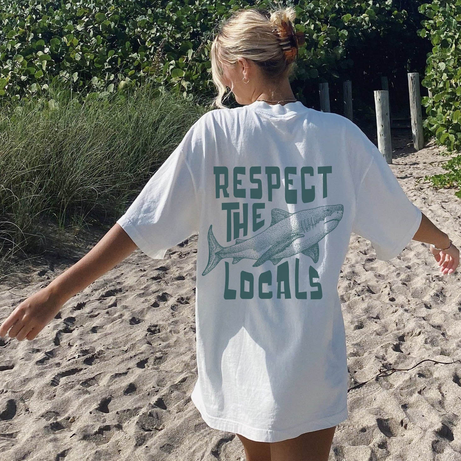 Women's Respect The Locals Shark Loose T-Shirt / [blueesa] /