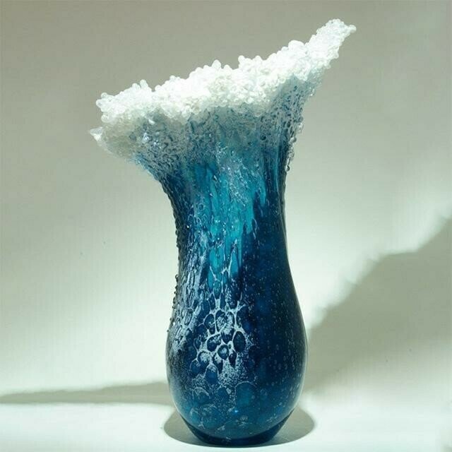 The gift of the sea-Majestic wavy vase.
