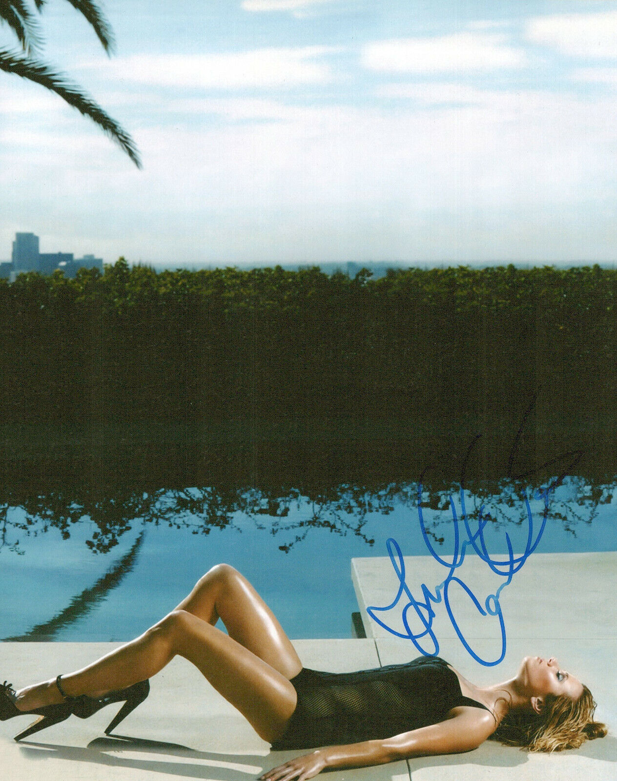 Linda Cardellini glamour shot autographed Photo Poster painting signed 8x10 #4