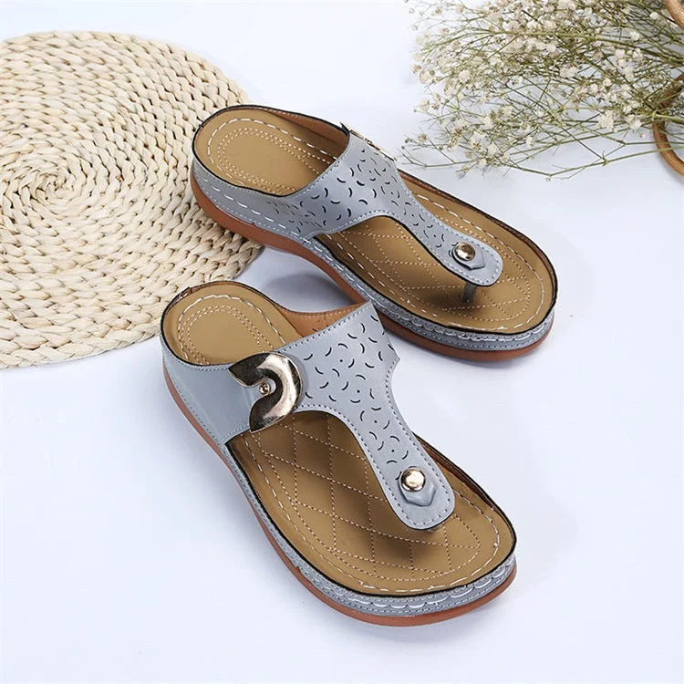 2022 Summer New Women's Metal Decor Feature Pattern Wedge Flip-Flops