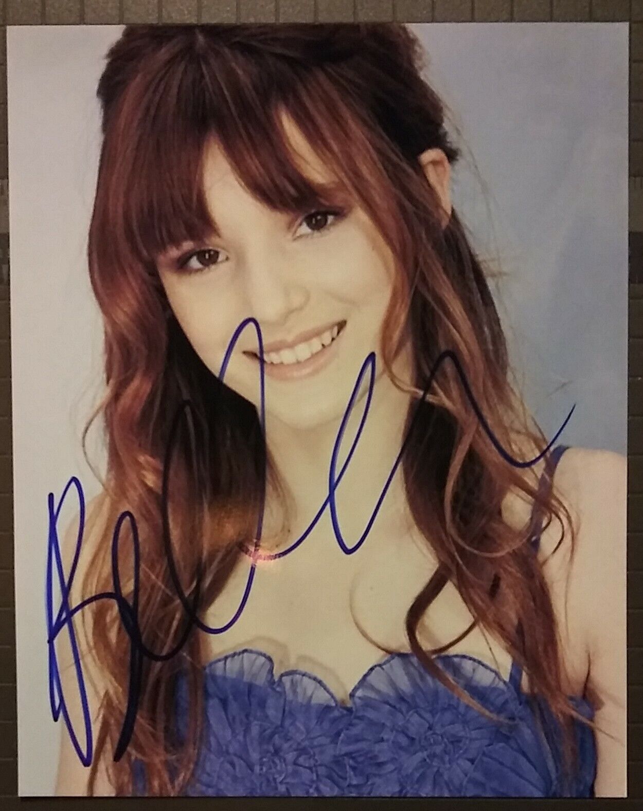 Bella Thorne signed 8x10